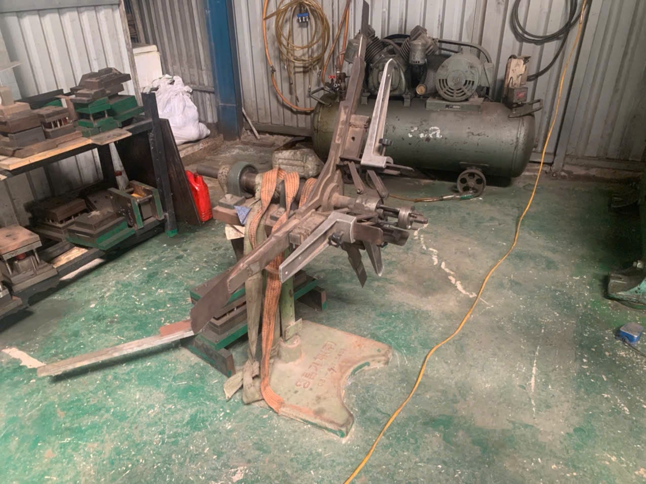 Uncoiler machine.jpg